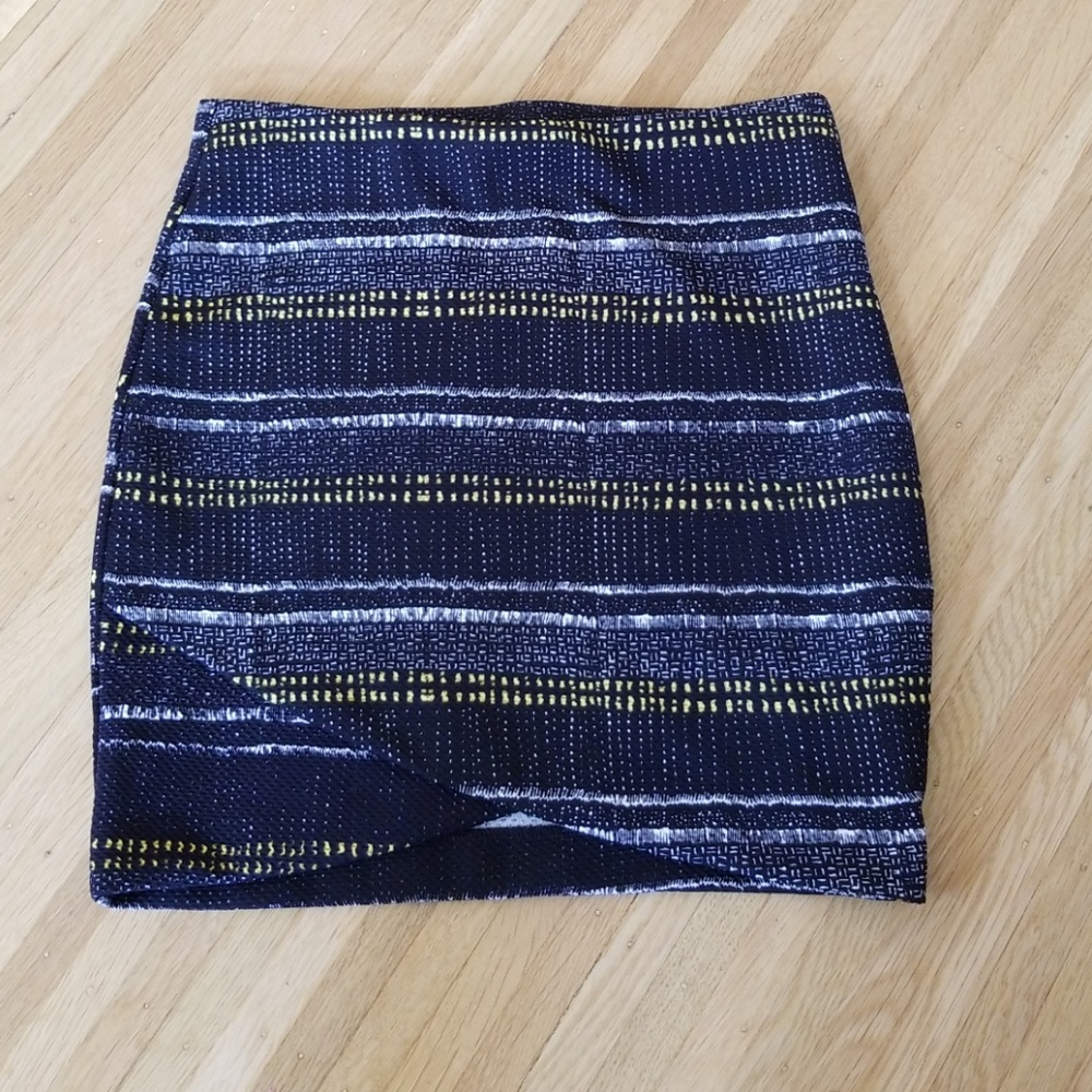 Short stretch skirt